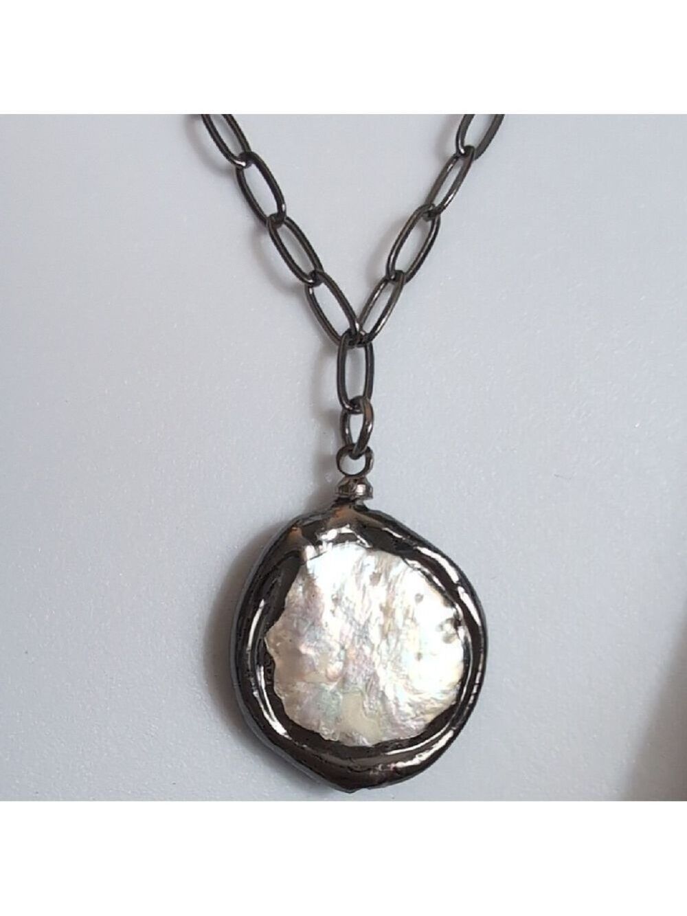 Pearly & Iridescent Artist Circle - Picture 3 of 5